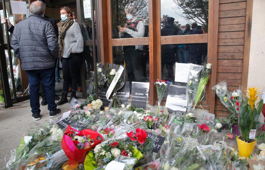 Marchan en Francia para honrar a maestro decapitado