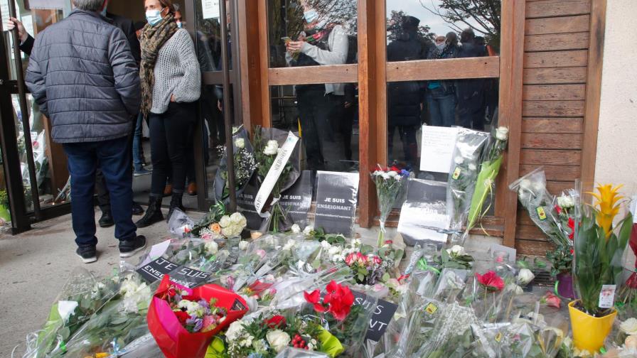 Marchan en Francia para honrar a maestro decapitado