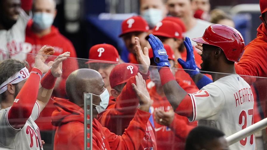 Con tremendo bateo, Filis aplastan a Bravos