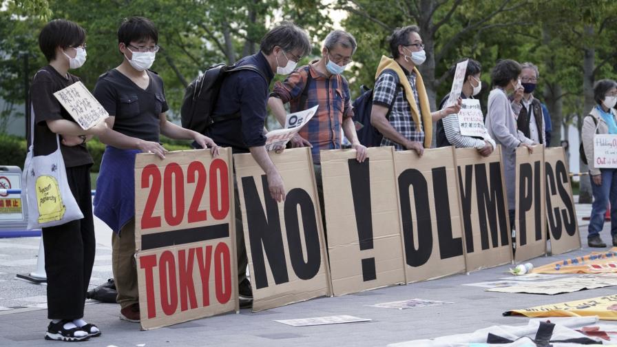 Las dos caras de Tokio, dentro y fuera del Estadio Nacional