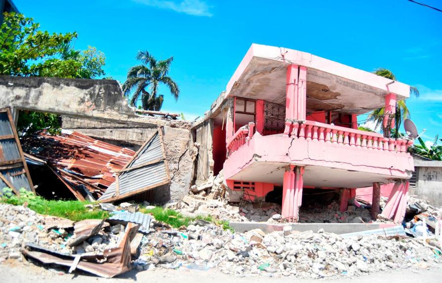 El sur de Haití sigue bajo los escombros un mes después del terremoto