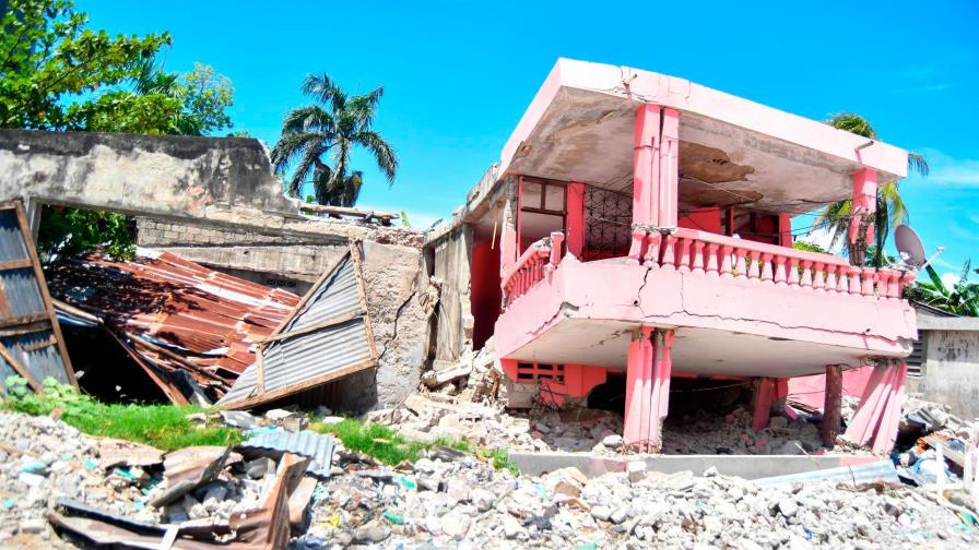 El sur de Haití sigue bajo los escombros un mes después del terremoto