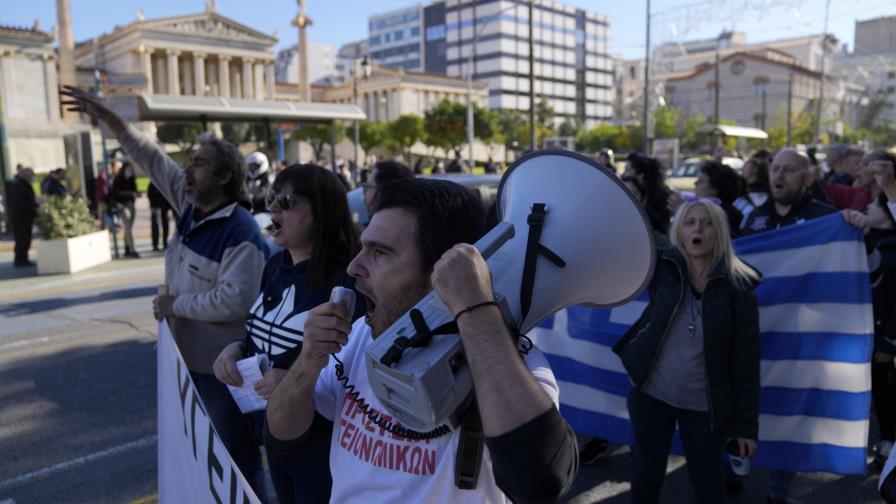Grecia ordena vacuna obligatoria para mayores de 60 años