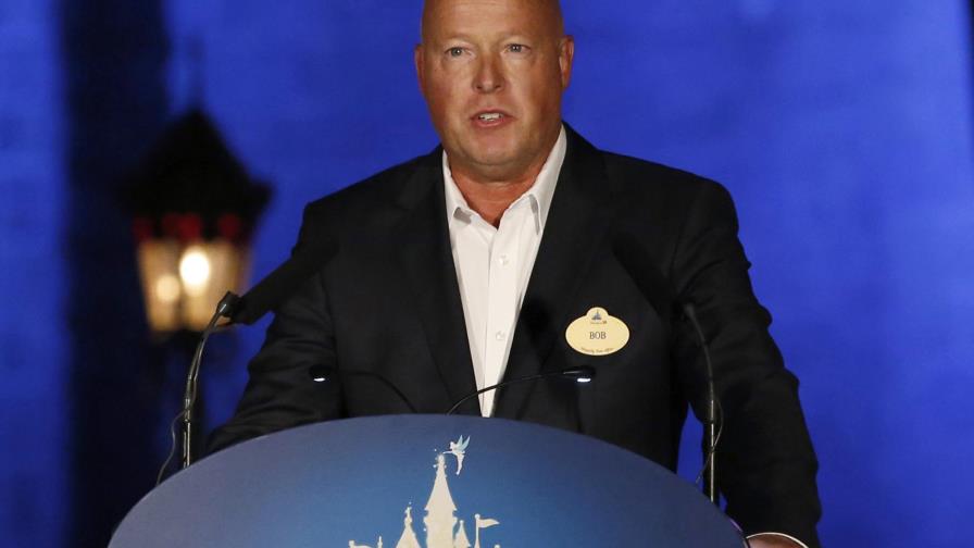 Disney aumenta límite de admisión en sus parques