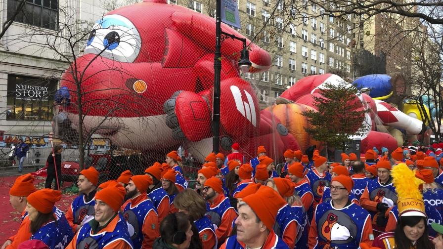Globos del desfile del Día de Acción de Gracias sí volarán