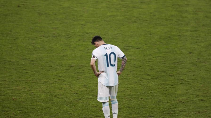 Lionel Messi se envuelve en la Albiceleste tras el psicodrama con el Barça