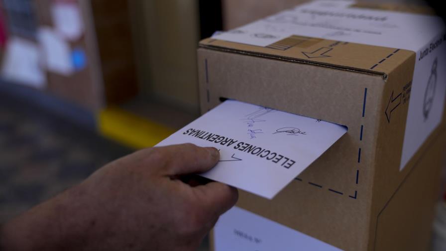 Triunfo opositor en elecciones legislativas de Argentina