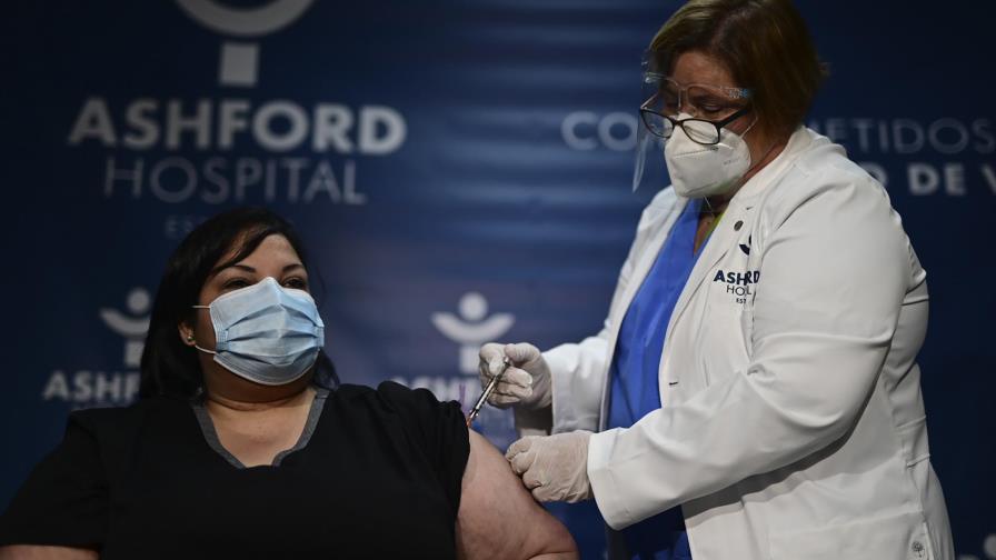 Terapeuta respiratoria recibe primera vacuna en Puerto Rico Terapeuta respiratoria recibe primera vacuna en Puerto Rico