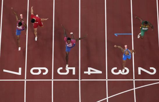 Jacobs sorprende en 100 metros; Rojas se corona con récord Jacobs sorprende en 100 metros; Rojas se corona con récord