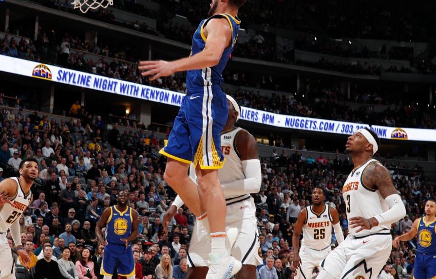 NAB-Resumen: Warriors impone récord de la NBA con 51 puntos en 1er cuarto