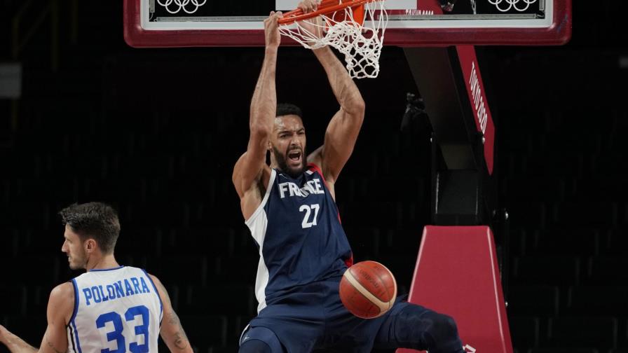 Francia somete 84-75 a Italia y alcanza las semis en básquet
