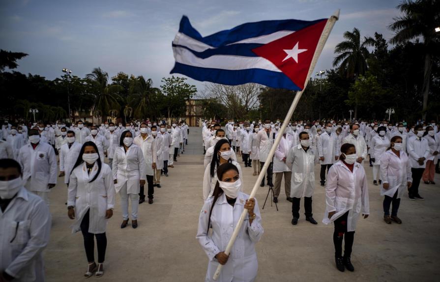 200 médicos de Cuba ayudarán a Sudáfrica con coronavirus