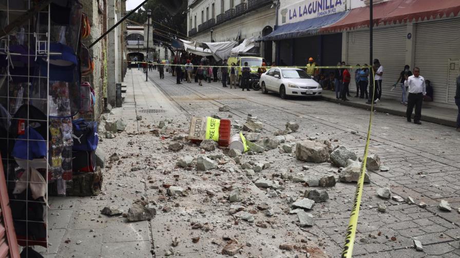 Sismo de magnitud 7,4 sacude sur de México; hay dos muertos Sismo de magnitud 7,4 sacude sur de México; hay dos muertos