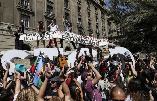 Siguen protestas en Chile a pesar de medidas del presidente