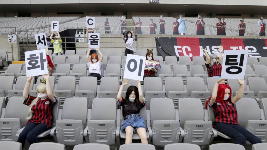Club coreano afronta sanciones por muñecas en las gradas