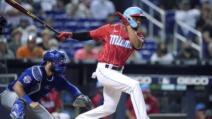 Marlins remontan y empeoran la racha de Cachorros