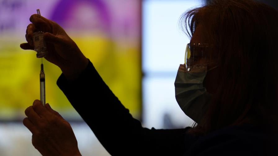 Uno de cada 3 estadounidenses rechaza vacuna contra COVID-19