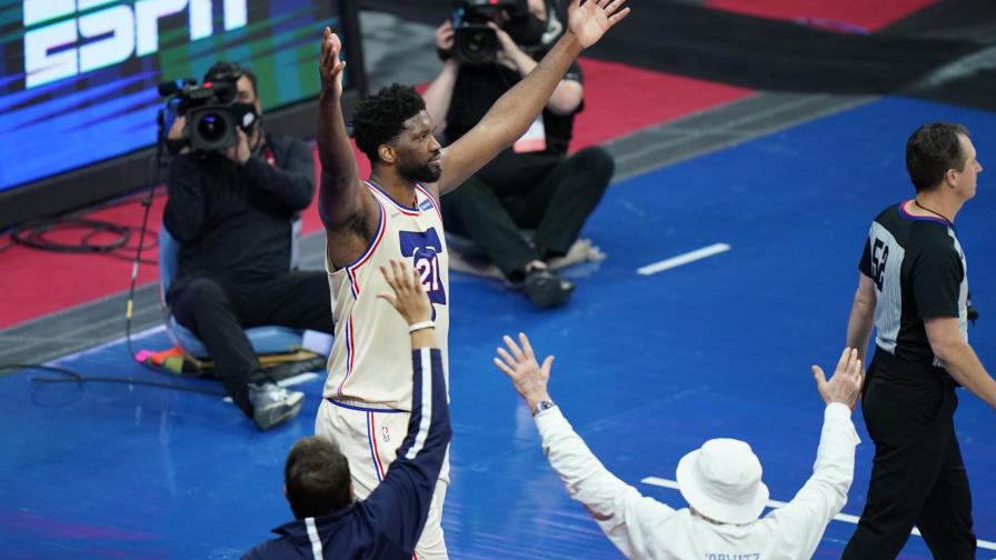 Embiid y 76ers cortan racha victoriosa a Clippers