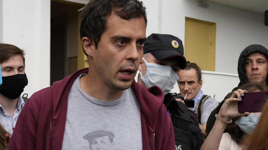Autoridades rusas buscan detener a periodista independiente