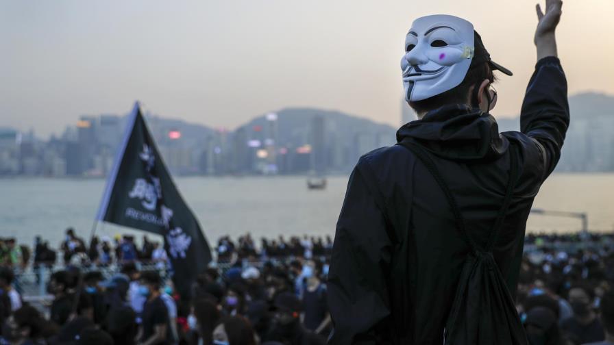 Miles de personas protestan contra gobierno de Hong Kong