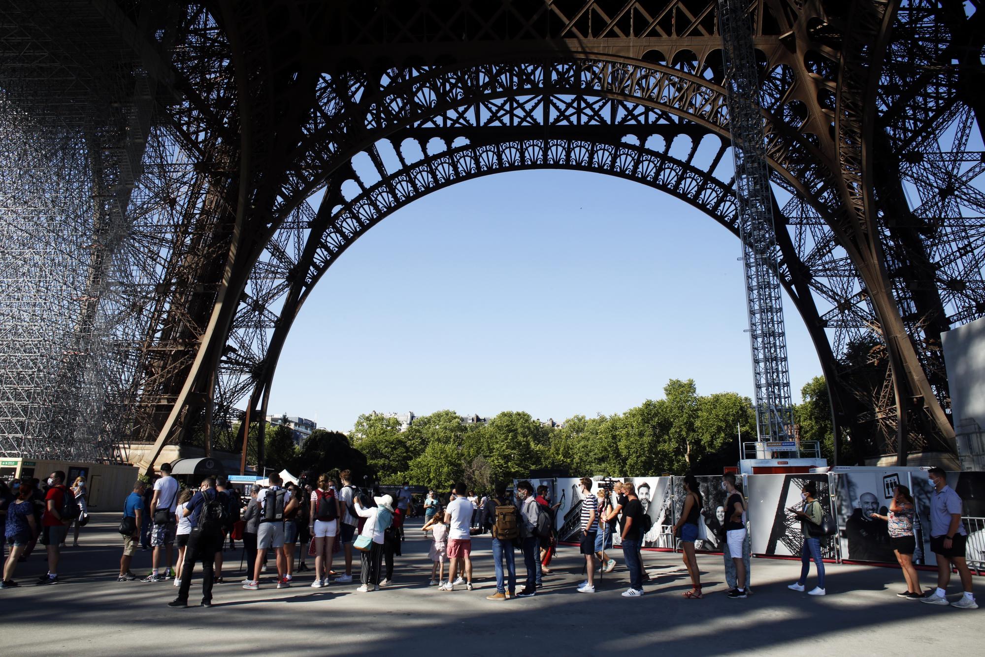 Reabre la Torre Eiffel; cerró 104 días por el coronavirus