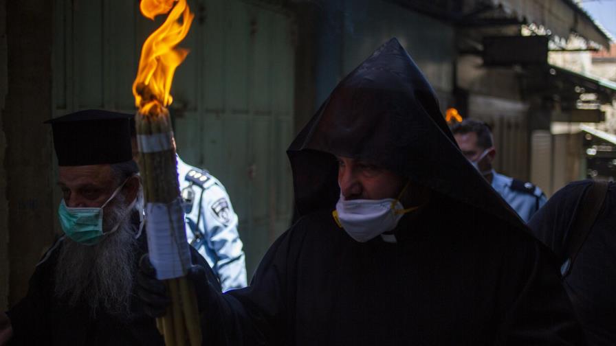 Debido al virus, iglesias casi vacías en la Pascua ortodoxa