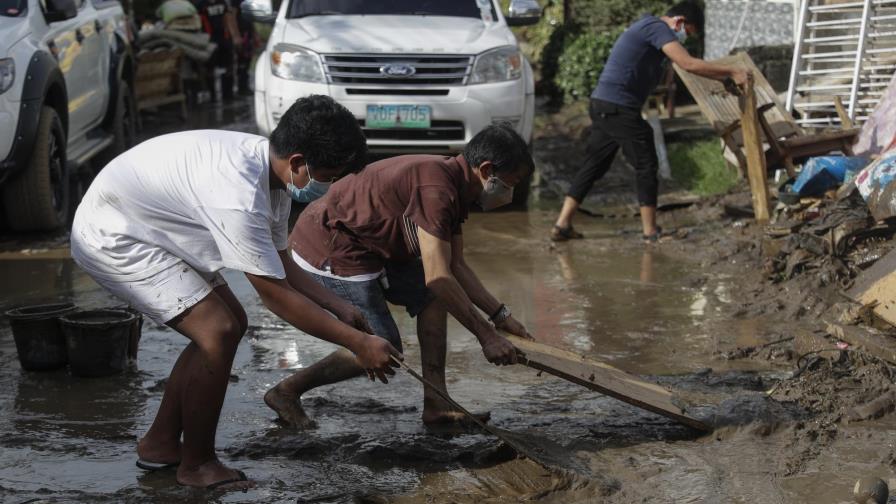 Tifón deja 16 muertos y miles de casas dañadas en Filipinas