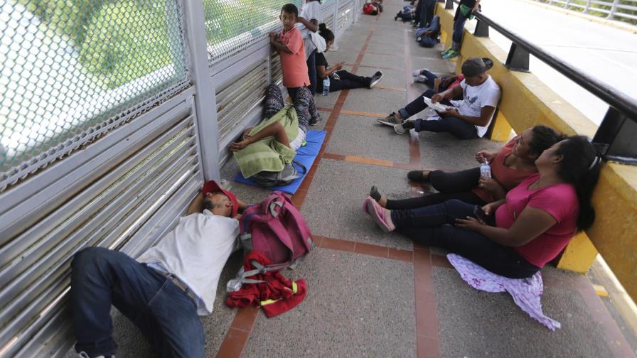 Gobierno de Trump paga a ONG que ayudaron a migrantes