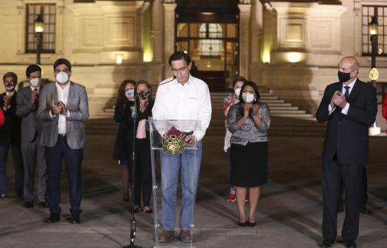 Entre protestas, Manuel Merino jura como presidente de Perú