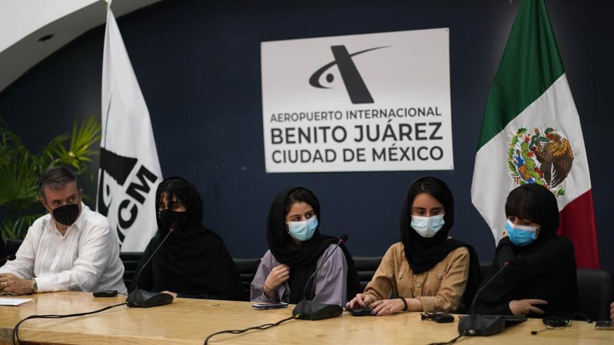 México otorga refugio a cinco afganas del grupo de robótica