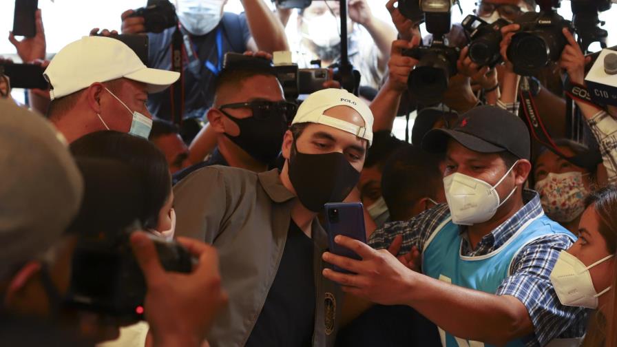 Partido de presidente Bukele lidera votación en El Salvador