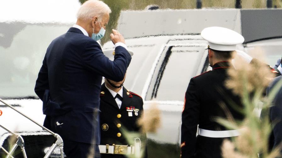 Una tarde pasmosa: traspiés ponen en peligro planes de Biden