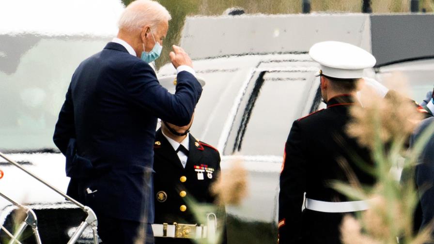 Una tarde pasmosa: traspiés ponen en peligro planes de Biden