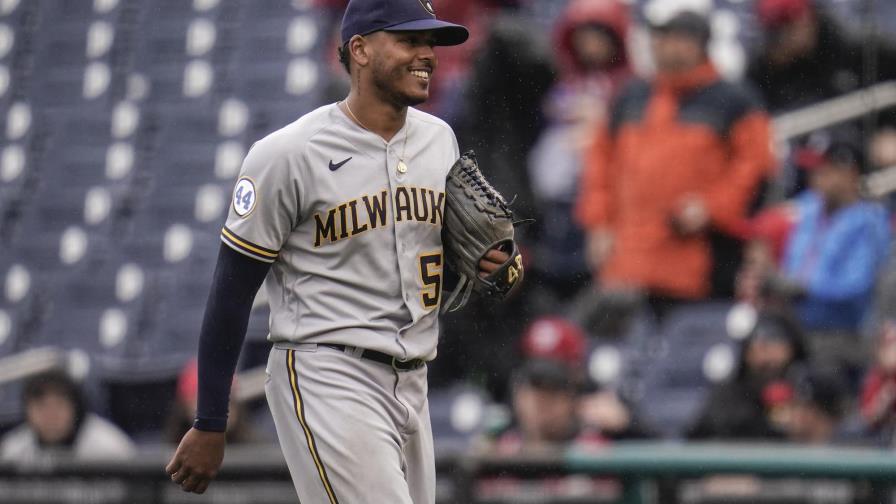 Peralta logra juego completo; Cerveceros vencen a Nacionales