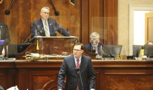 Carolina del Sur aprueba ley antiaborto, pero grupo la frena