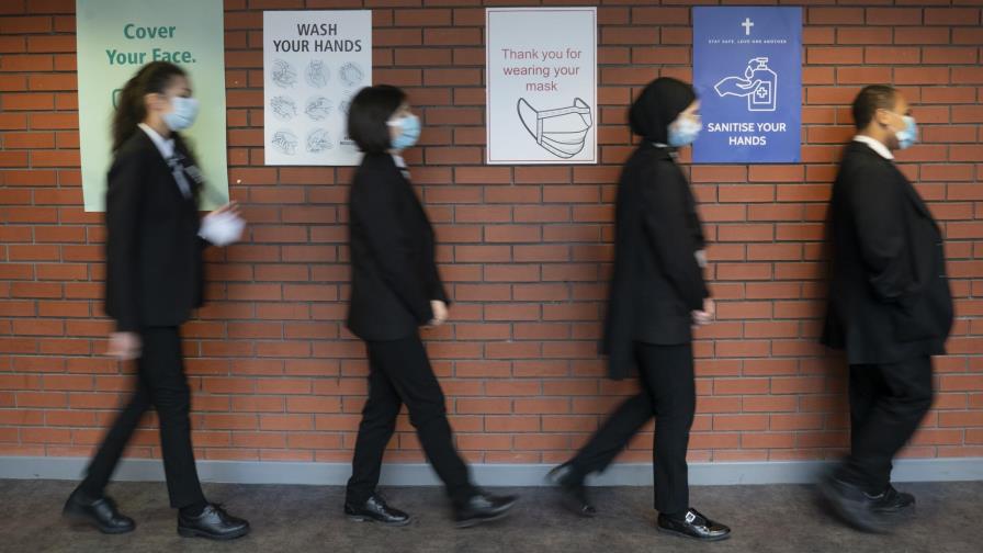 Gran Bretaña planea uso de pasaportes de vacunación contra COVID