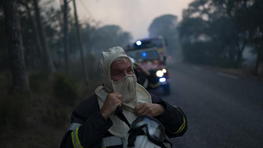 Incendio forestal deja 2 muertos en Francia