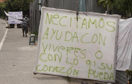 Con banderas blancas, salvadoreños piden ayuda en pandemia