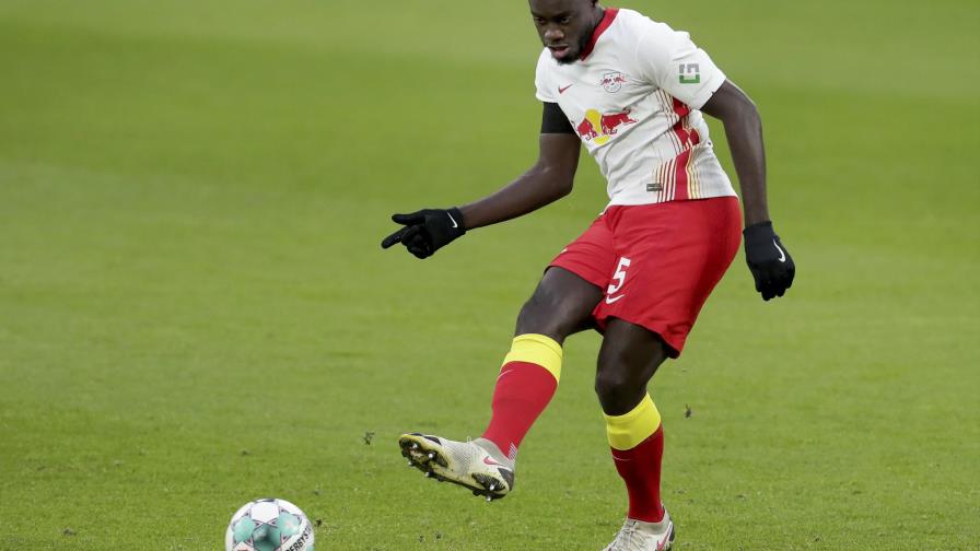 Bayern ficha a Upamecano de su rival Leipzig