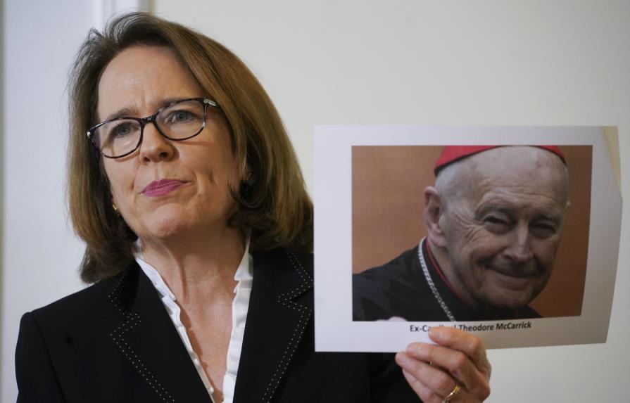 Víctimas de abuso sexual exigen más avances al Vaticano