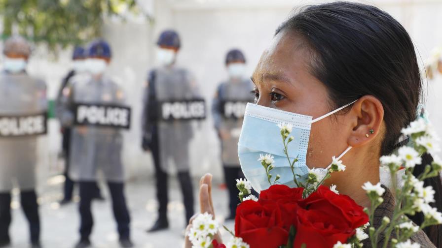 Junta de Myanmar cierra Twitter, Instagram contra protestas