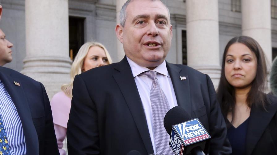 EEUU: Eligen al jurado para juicio a socio de Giuliani