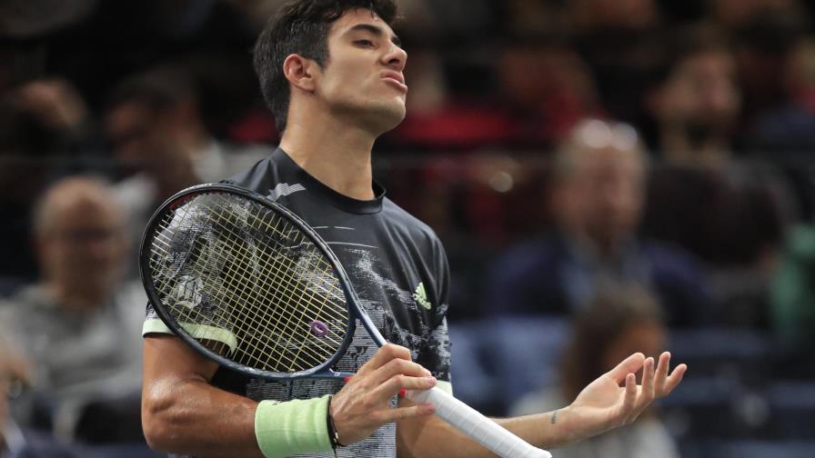 Djokovic arrasa a Tsitsipas y Garín cae en París Djokovic arrasa a Tsitsipas y Garín cae en París