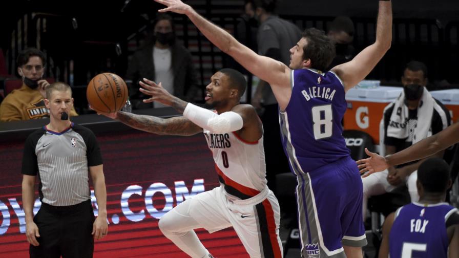 Blazers derrotan a Kings 123-119 con 44 tantos de Lillard