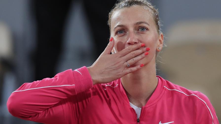 Emotiva victoria para Kvitova y Djokovic sigue a todo vapor