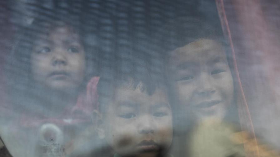 Migrantes protestan pacíficamente en campamento en Grecia