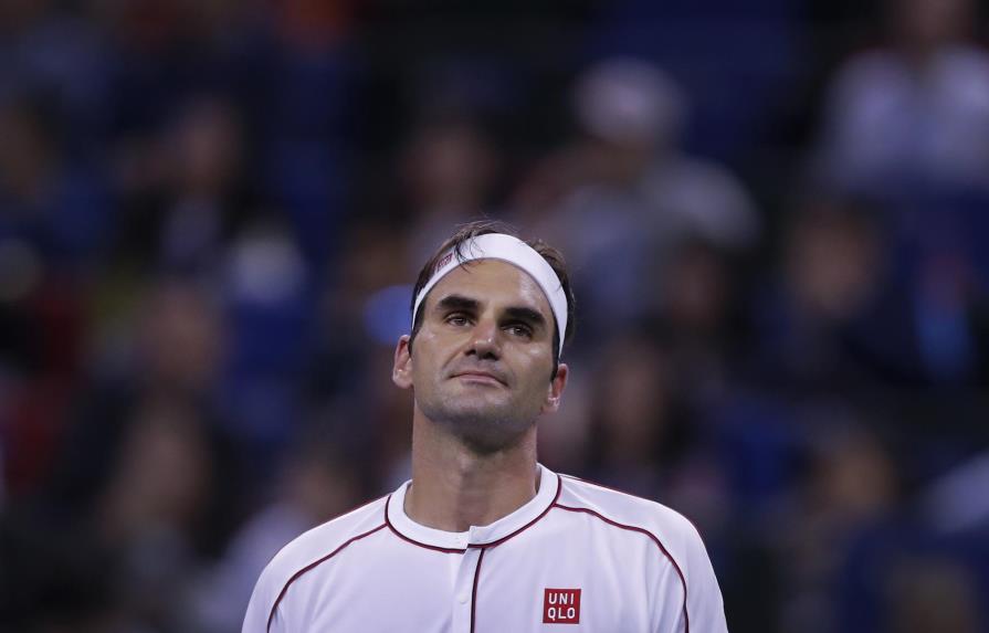 Federer y Djokovic avanzan a cuartos en Shanghái