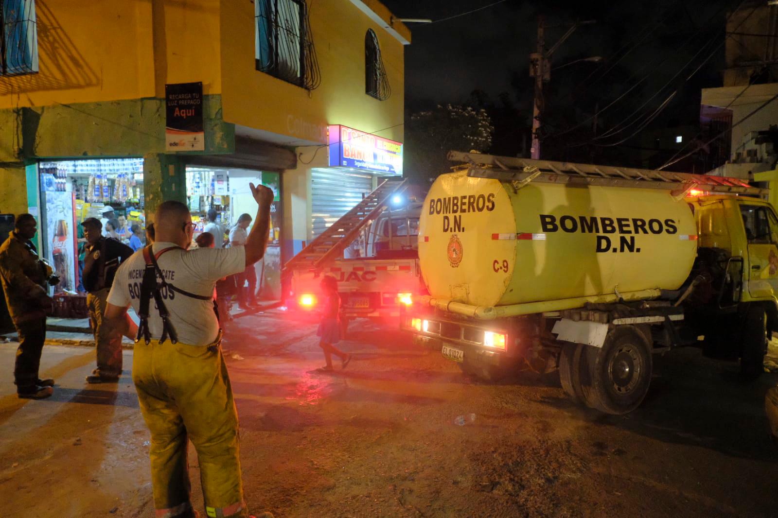 A su llegada, los bomberos fueron guiados al lugar. 