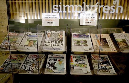 Silencio de palacio tras entrevista aviva la ira