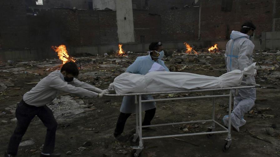 India bate nuevo récord, suben pedidos para confinamiento